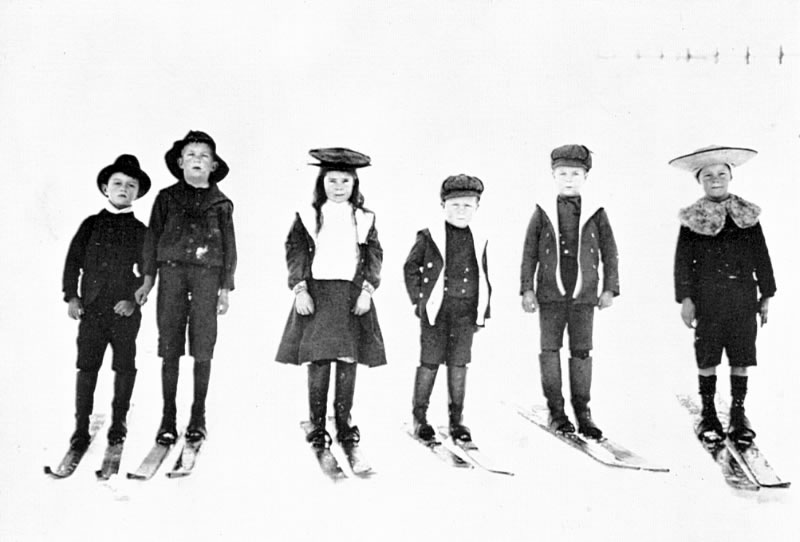 AAC 3-09 Young Skiers 1895